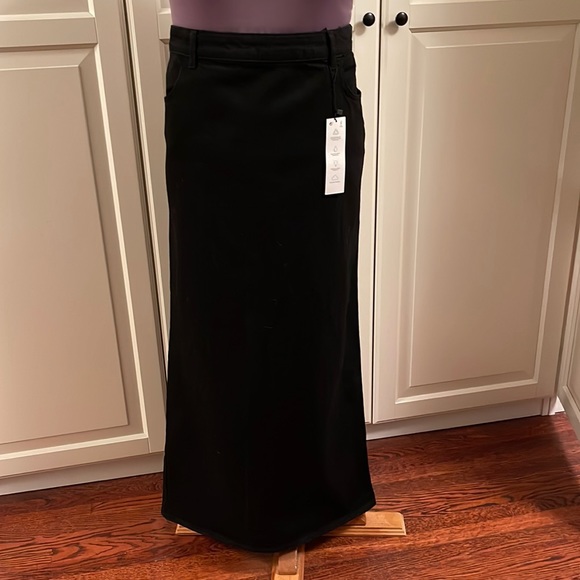 Zara Dresses & Skirts - NWT BLACK DENIM SKIRT Size L.  Maxi, belt loops, front slash pockets, rear slit